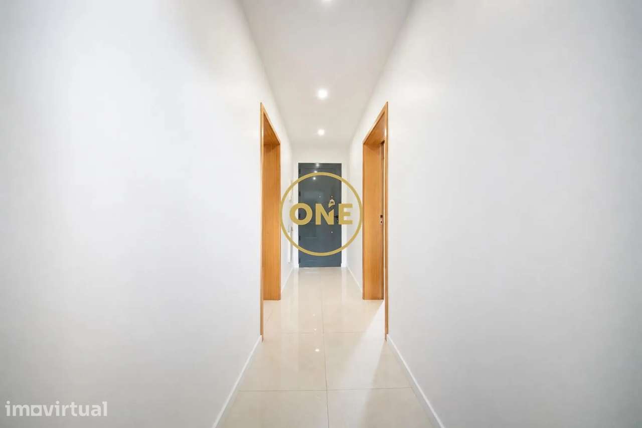 Moradia T2+2 com Amplas Áreas e Acabamentos Modernos - Grande imagem: 2/28
