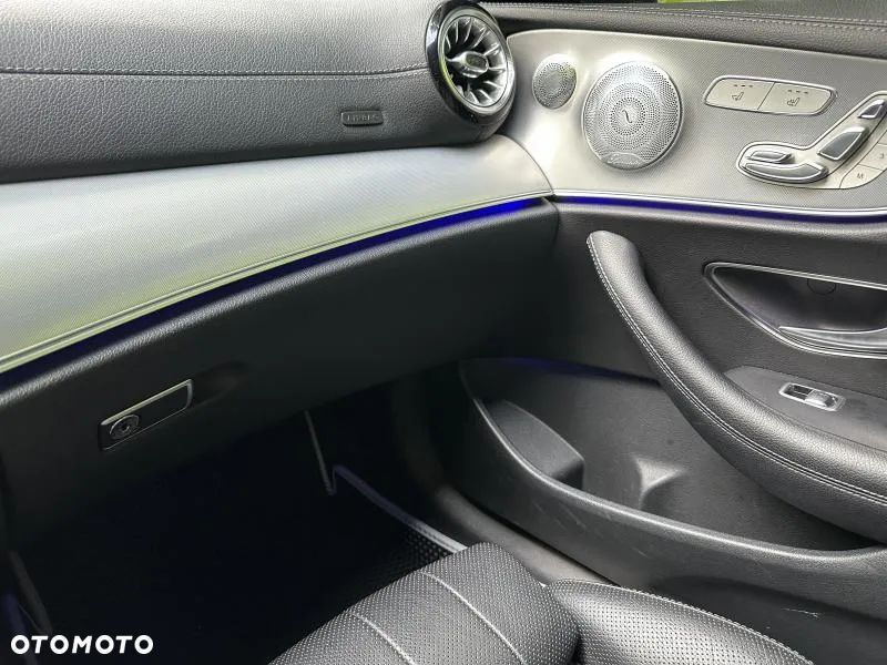 Mercedes-Benz Klasa E 220 d Coupe 4-Matic 9G-TRONIC - 17