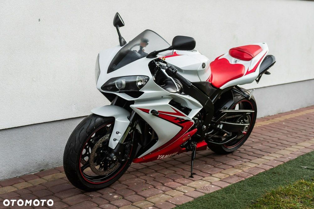 Yamaha R1 - 6