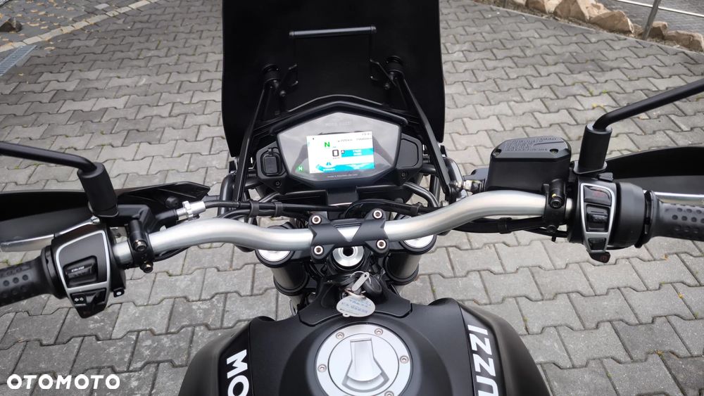 Moto Guzzi V85 - 8