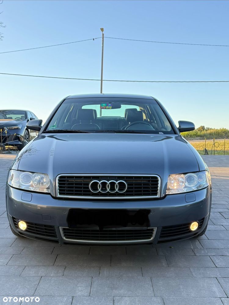 Audi A4 Limousine - 1
