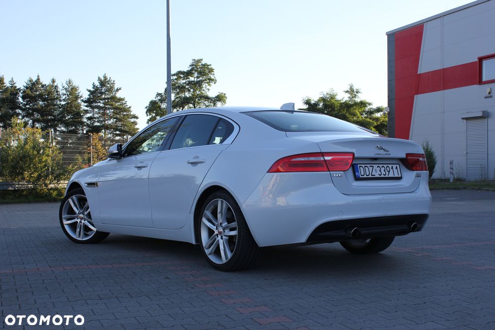 Jaguar XE S - 14