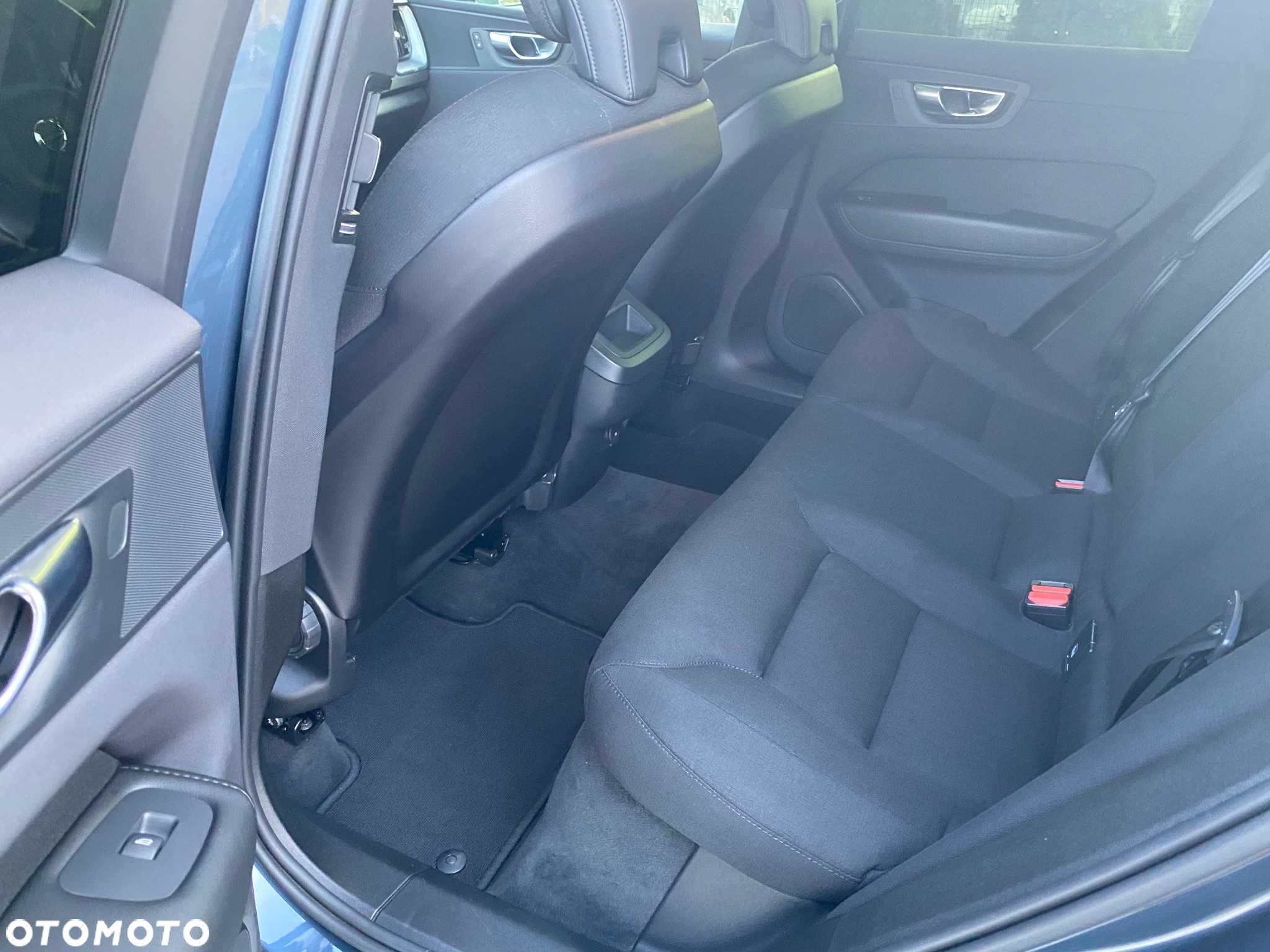 Volvo XC 60 B4 B Momentum - 14