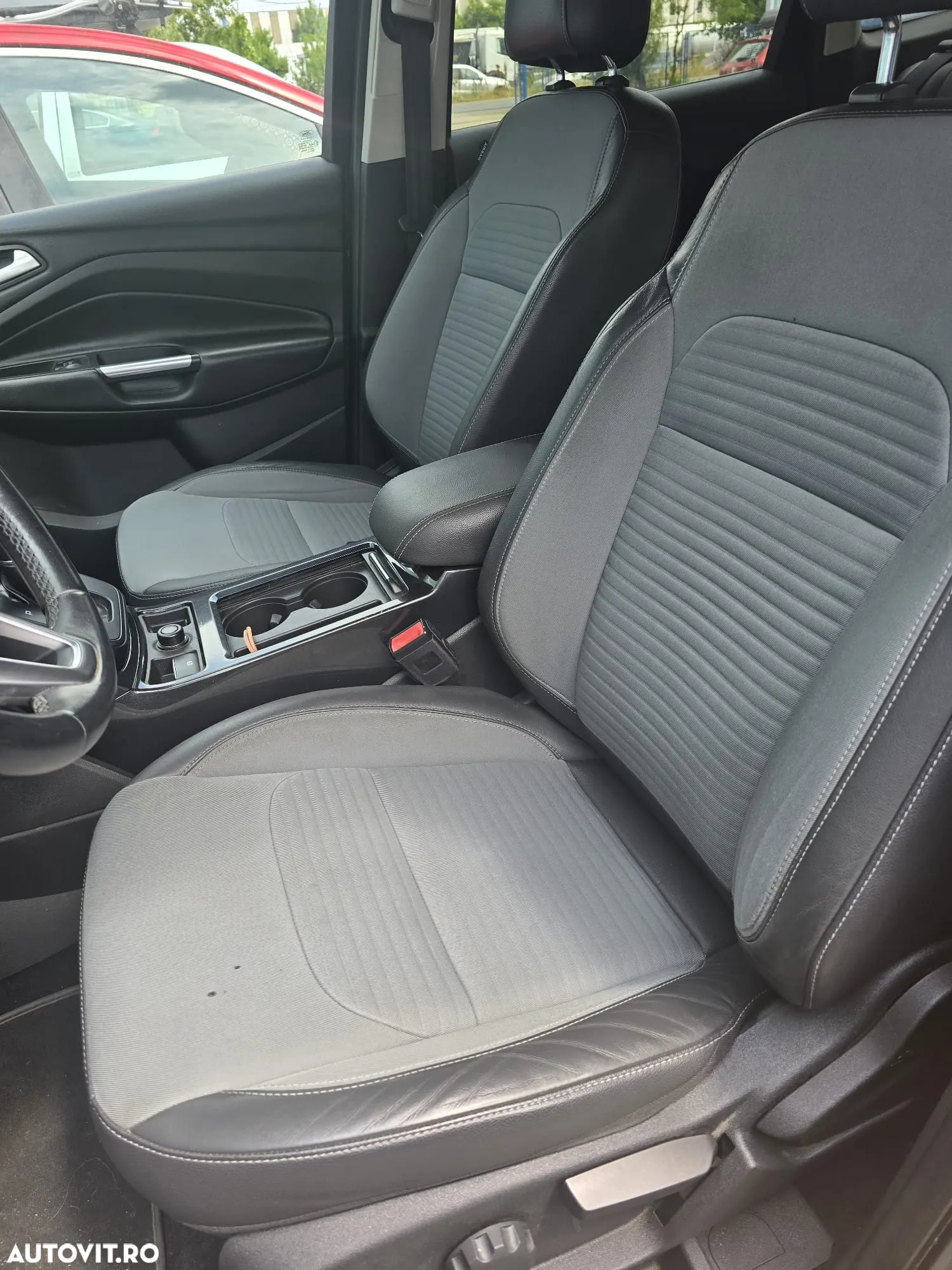 Ford Kuga - 10