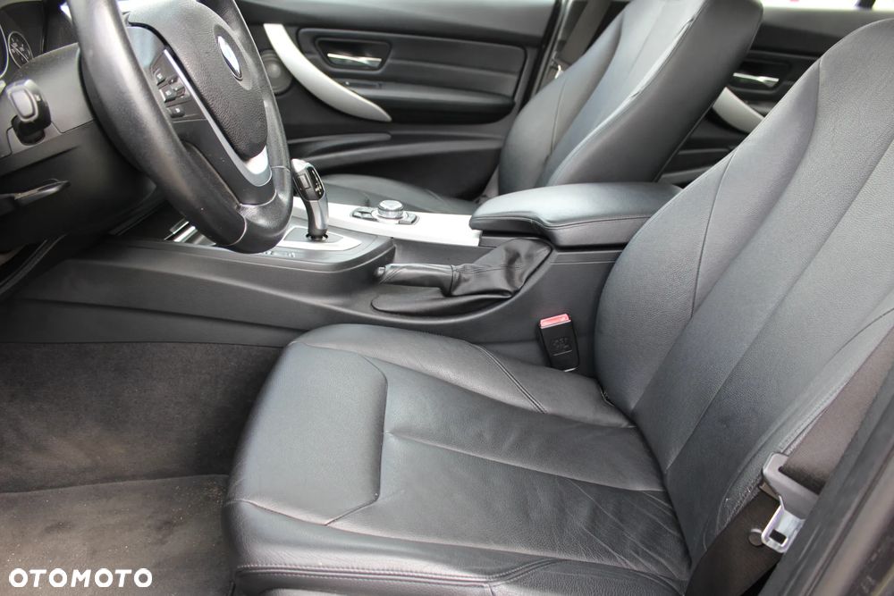 BMW Seria 3 320i Sport-Aut - 11