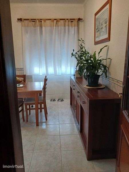 Vende-se T3, transformado em T2, com 2 wc - 1.º andar na Moita - Grande imagem: 4/11