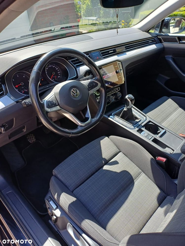 Volkswagen Passat - 8