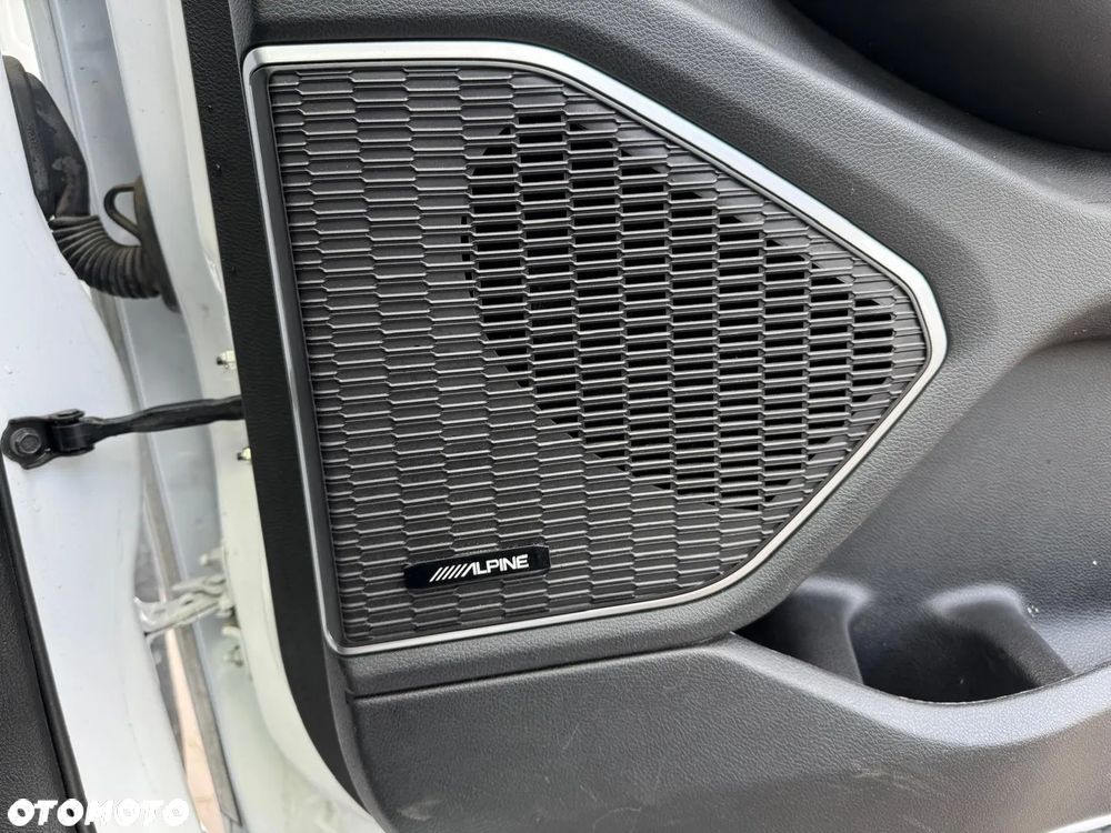 Jeep Grand Cherokee - 23