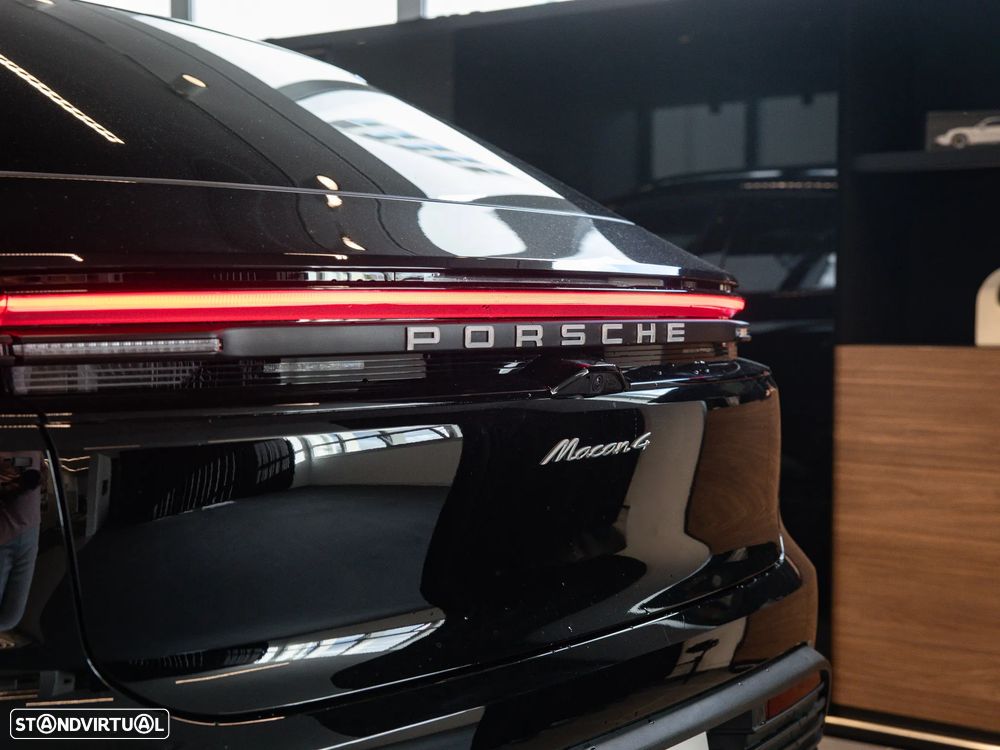 Porsche Macan Electric 4 - 18