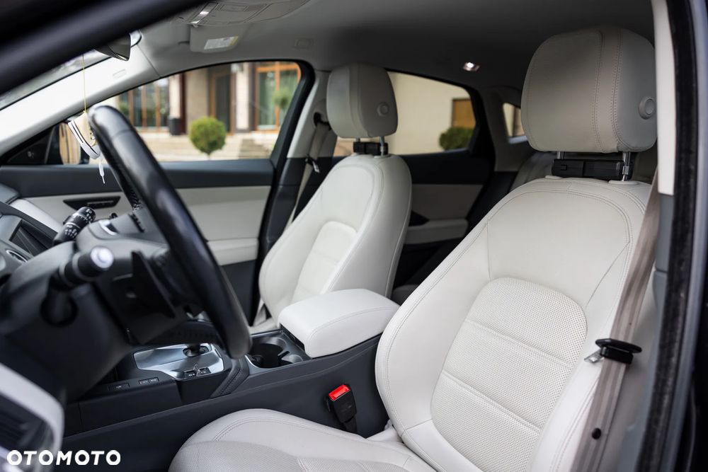 Jaguar E-Pace 2.0 i4P AWD R-Dynamic SE - 15