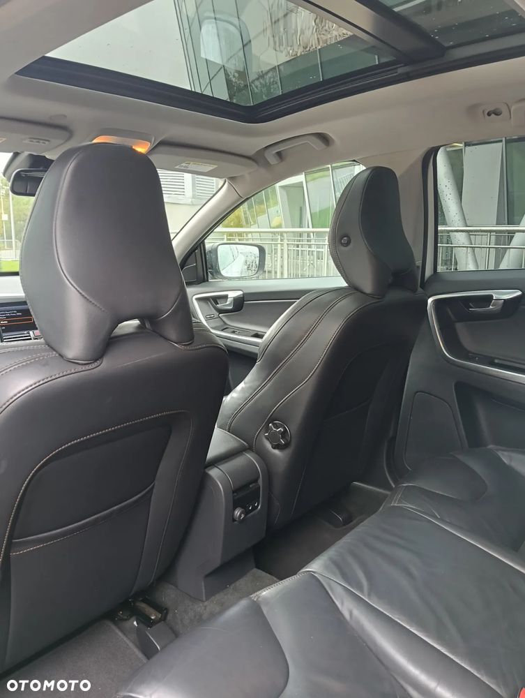 Volvo XC 60 T6 AWD R-Design Momentum - 19