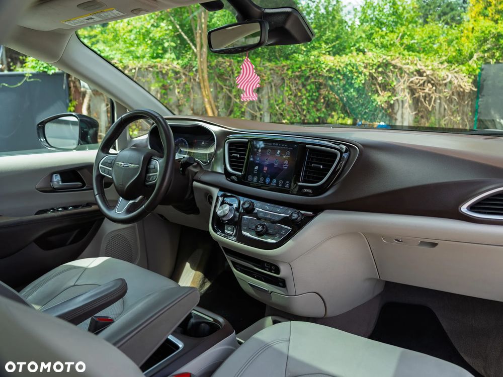 Chrysler Pacifica - 11