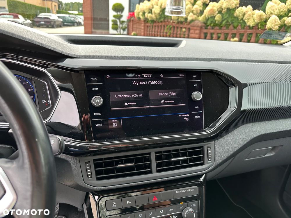 Volkswagen T-Cross - 12