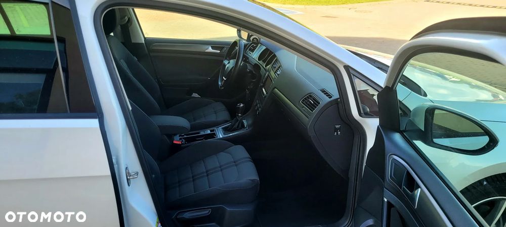 Volkswagen Golf - 11