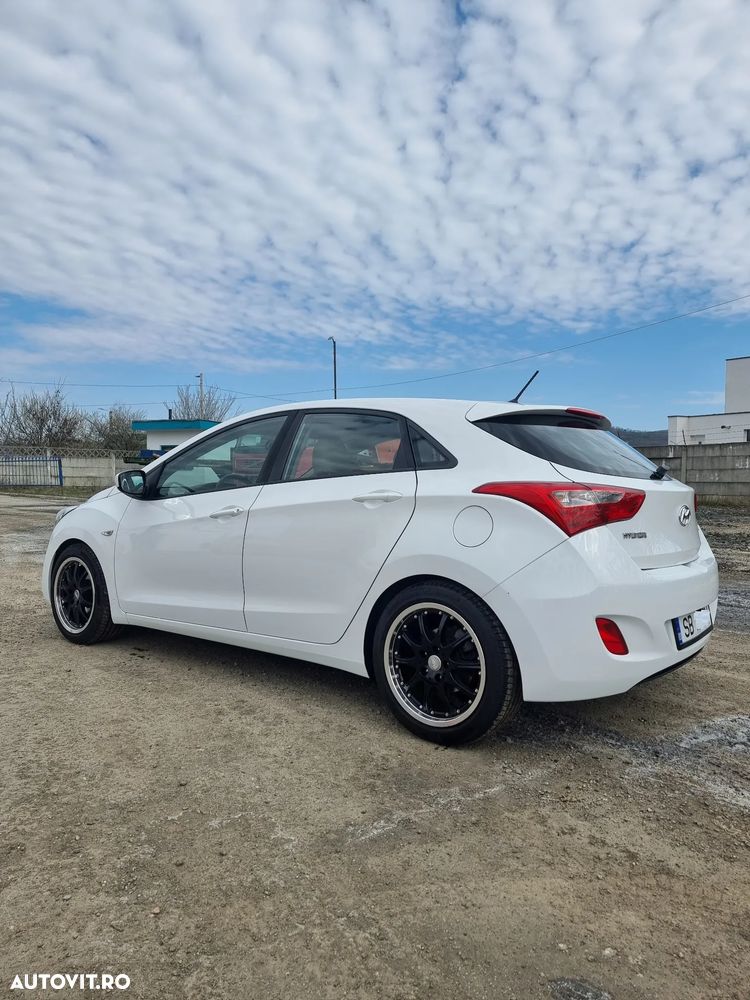 Hyundai i30 1.4 100CP 5DR M/T Comfort+ - 3
