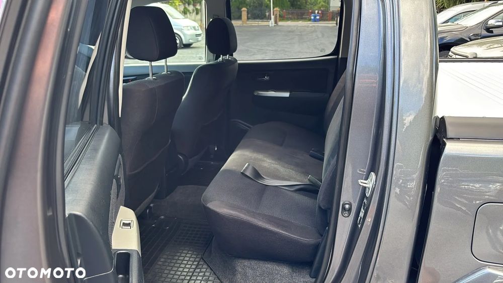 Toyota Hilux 4x4 Double Cab Life - 19