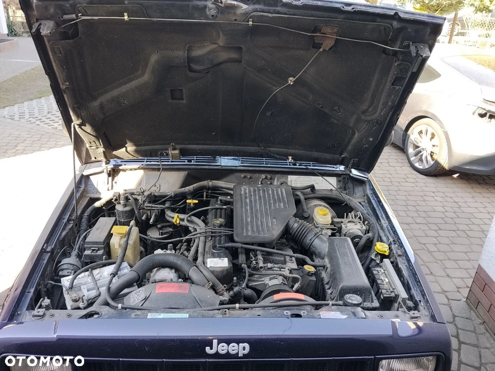 Jeep Cherokee 4.0 Limited - 16