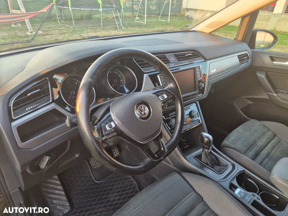 Volkswagen Touran - 4