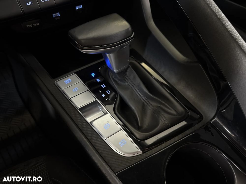 Hyundai Elantra - 17