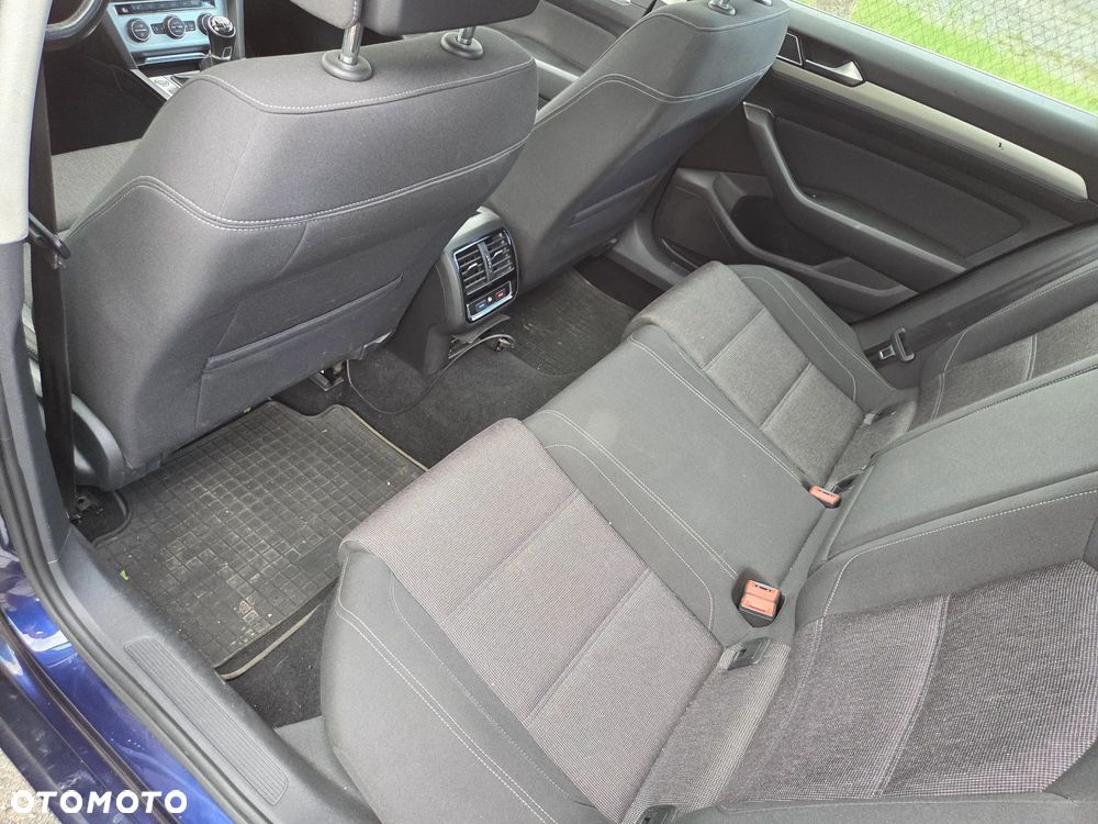 Volkswagen Passat Variant 2.0 TDI SCR BlueMotion Comfortline - 11