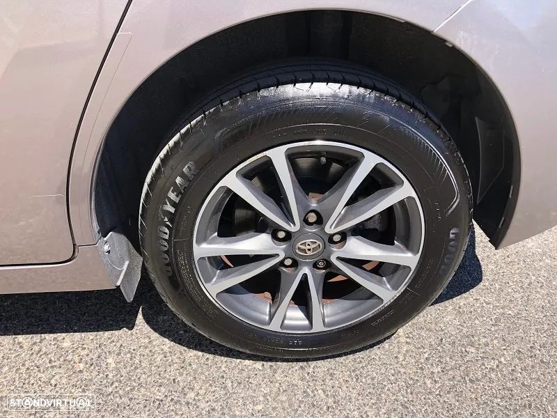 Toyota Corolla Verso - 8