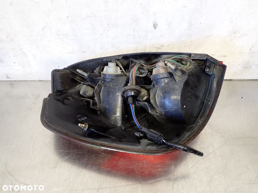 LAMPA PRAWA TYLNA SUBARU LEGACY III - 3