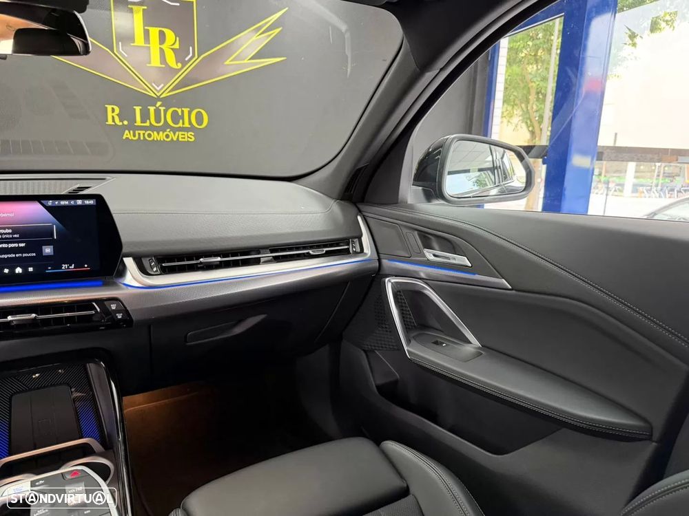 BMW iX2 eDrive20 Pack Desportivo M - 24