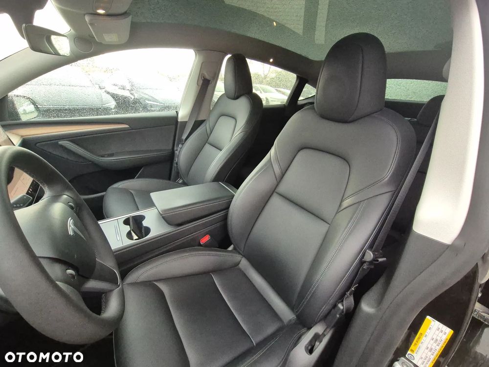 Tesla Y Performance AWD - 10