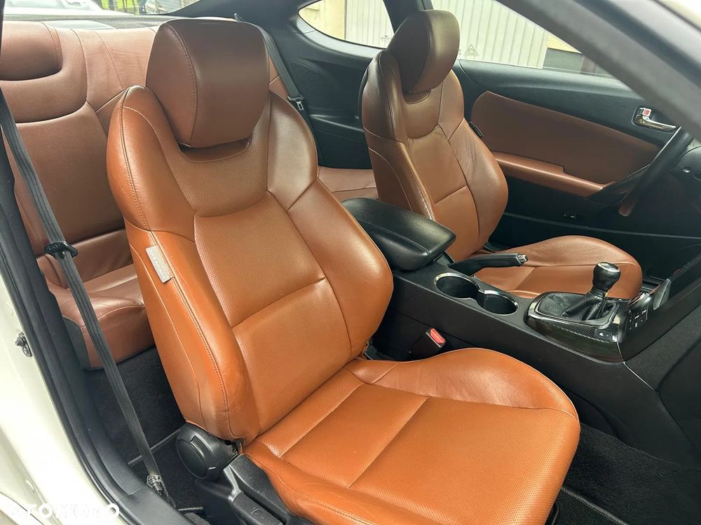 Hyundai Genesis Coupe 2.0 T - 6