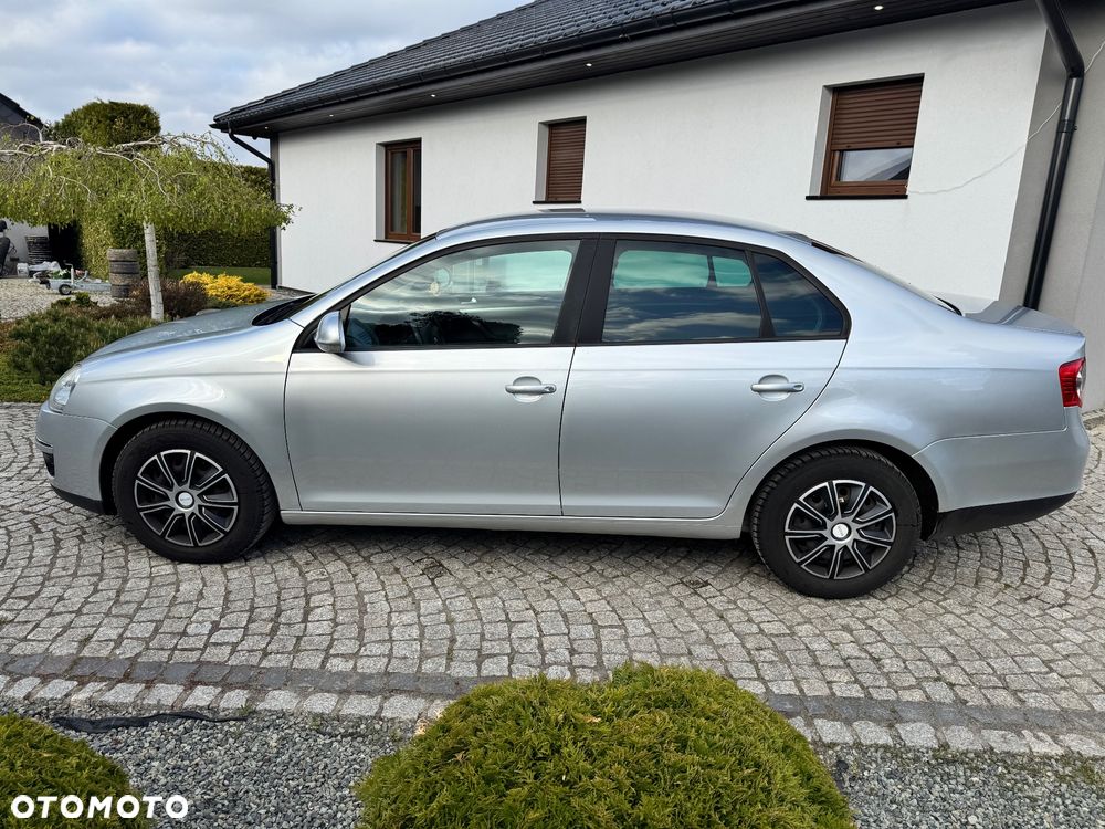 Volkswagen Jetta - 11