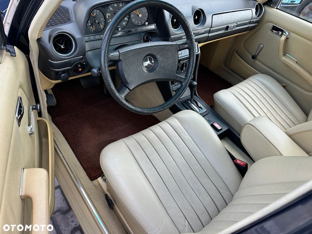 Mercedes-Benz W123 - 17