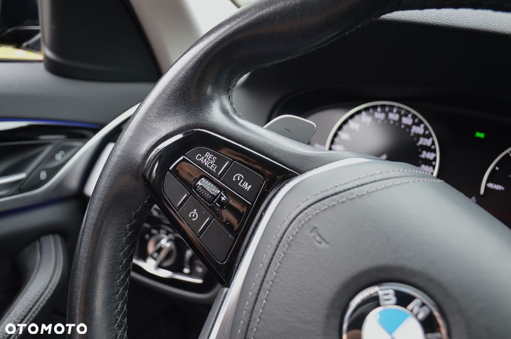 BMW Seria 5 520d xDrive Sport Line sport - 32
