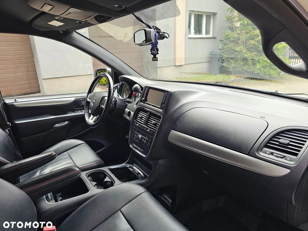 Dodge Grand Caravan 3.6 R/T - 12