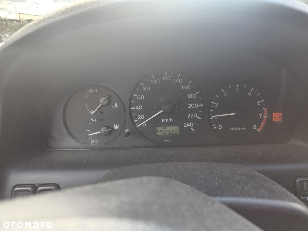 Mazda 323F - 6