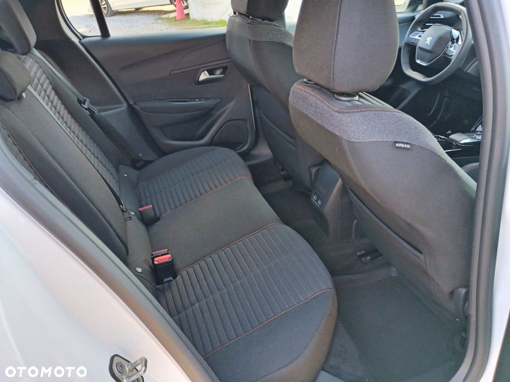 Peugeot 208 - 17