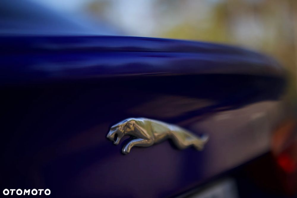 Jaguar XE 2.0 D R-Sport - 12