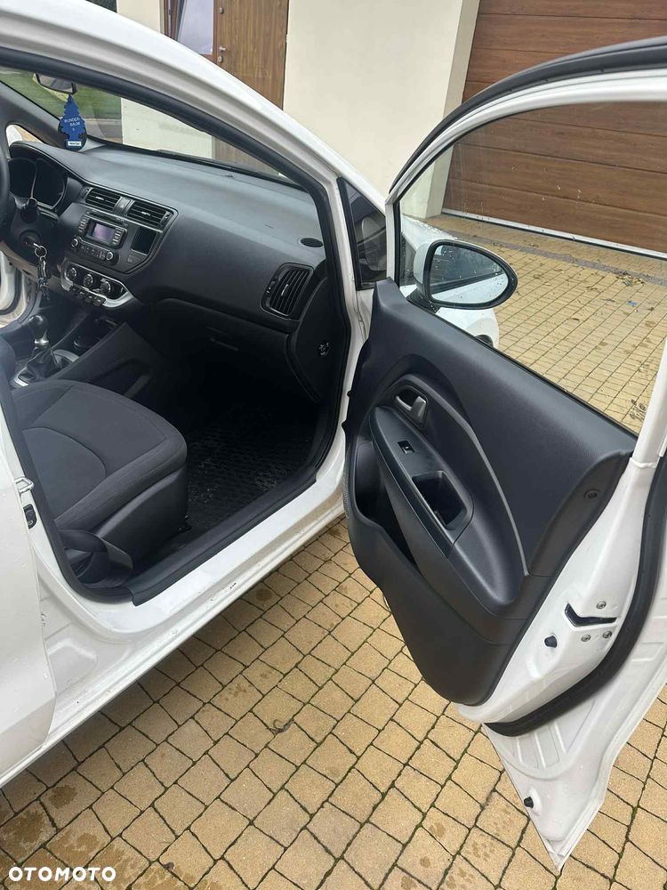 Kia Rio 1.2 L - 10