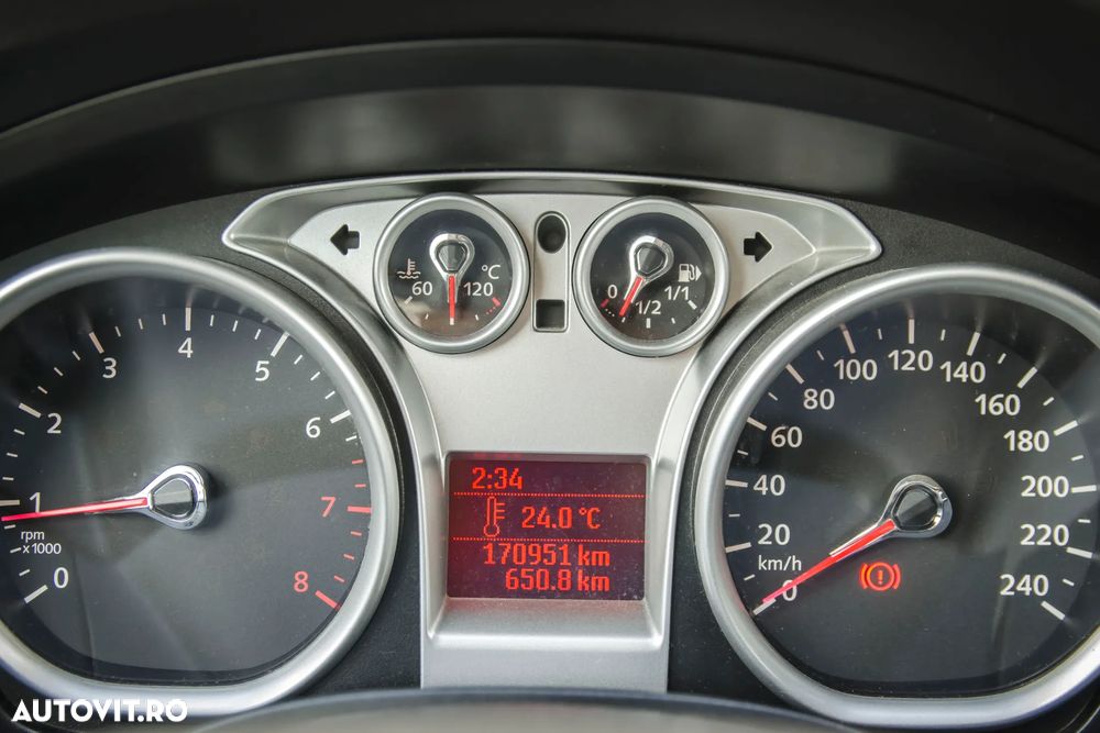 Ford Focus 1.6i Ambiente - 17