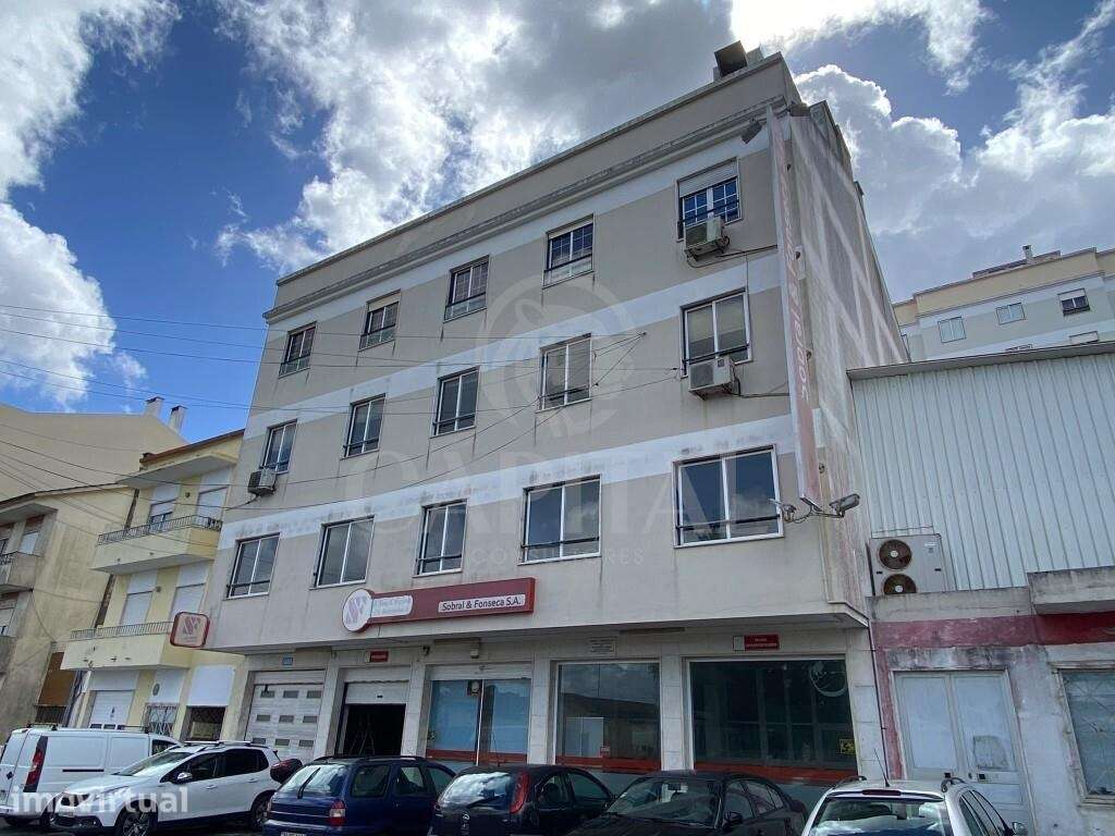 PRÉDIO MISTO PARA INVESTIMENTO — IDANHA, BELAS - Grande imagem: 2/42