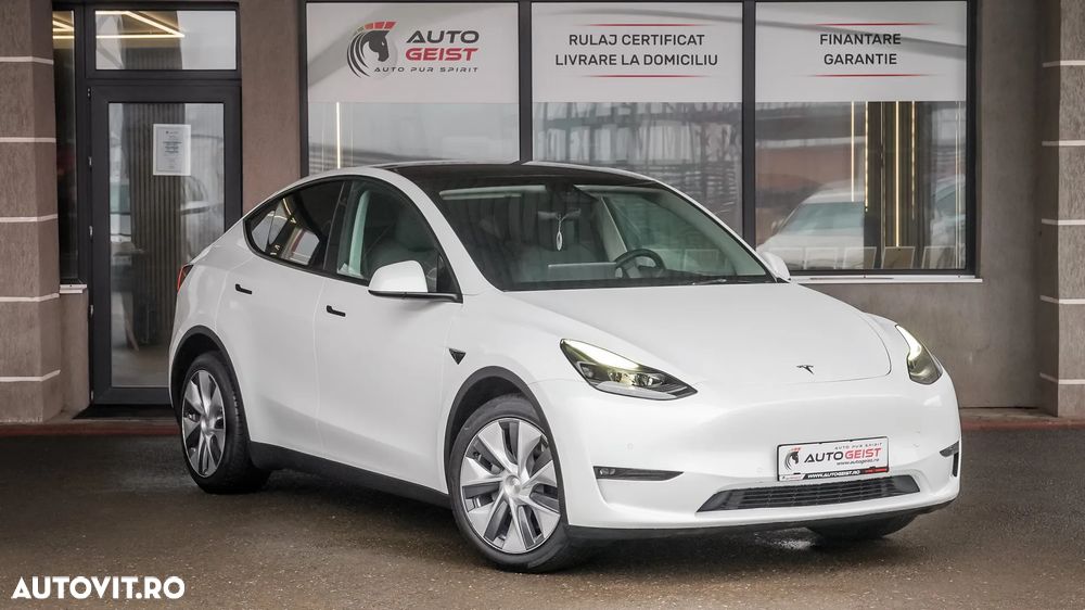 Tesla Model Y - 4