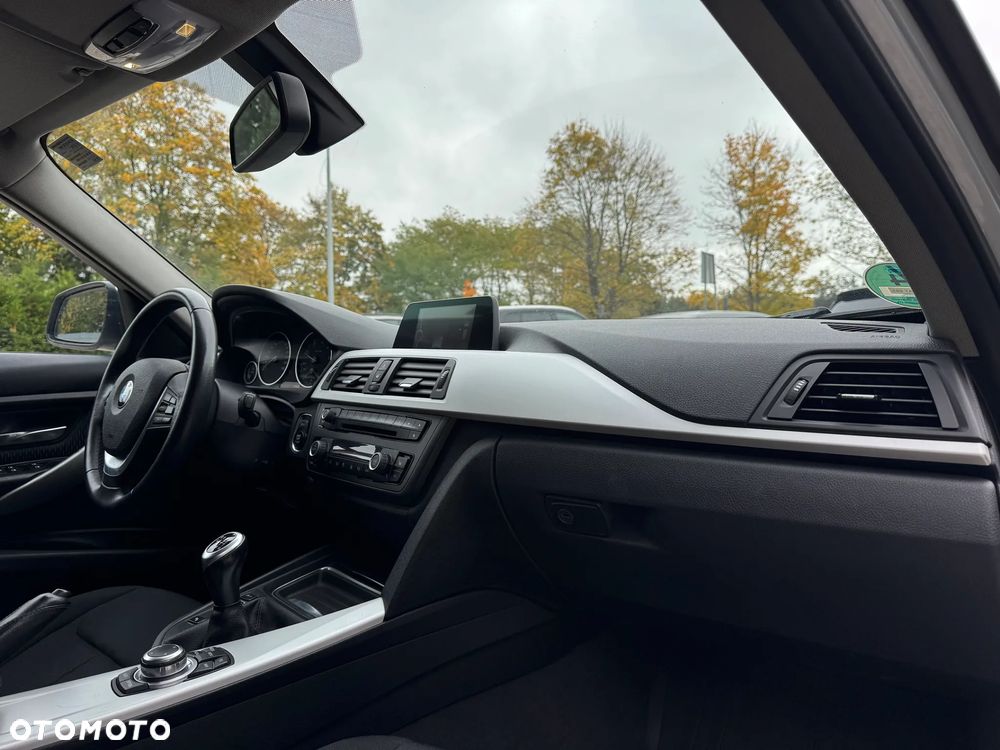 BMW Seria 3 - 36