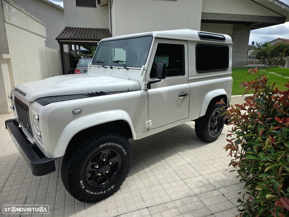 Land Rover Defender - 41