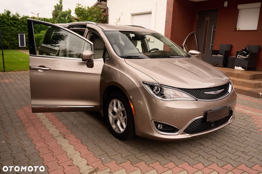 Chrysler Pacifica - 21
