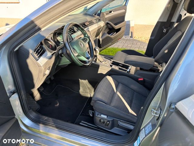 Volkswagen Passat 2.0 TDI SCR Comfortline - 13