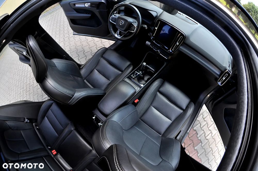 Volvo XC 40 D4 AWD Geartronic R-Design - 24
