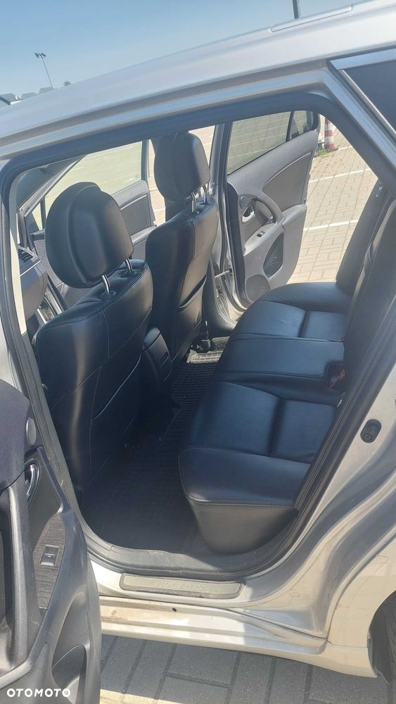Toyota Avensis 2010 photo 4