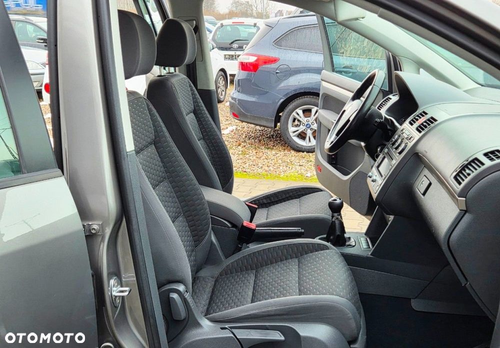 Volkswagen Touran - 29