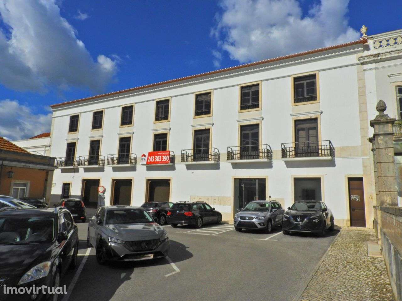 Prédio no Centro Histórico de Santarém - Grande imagem: 2/18