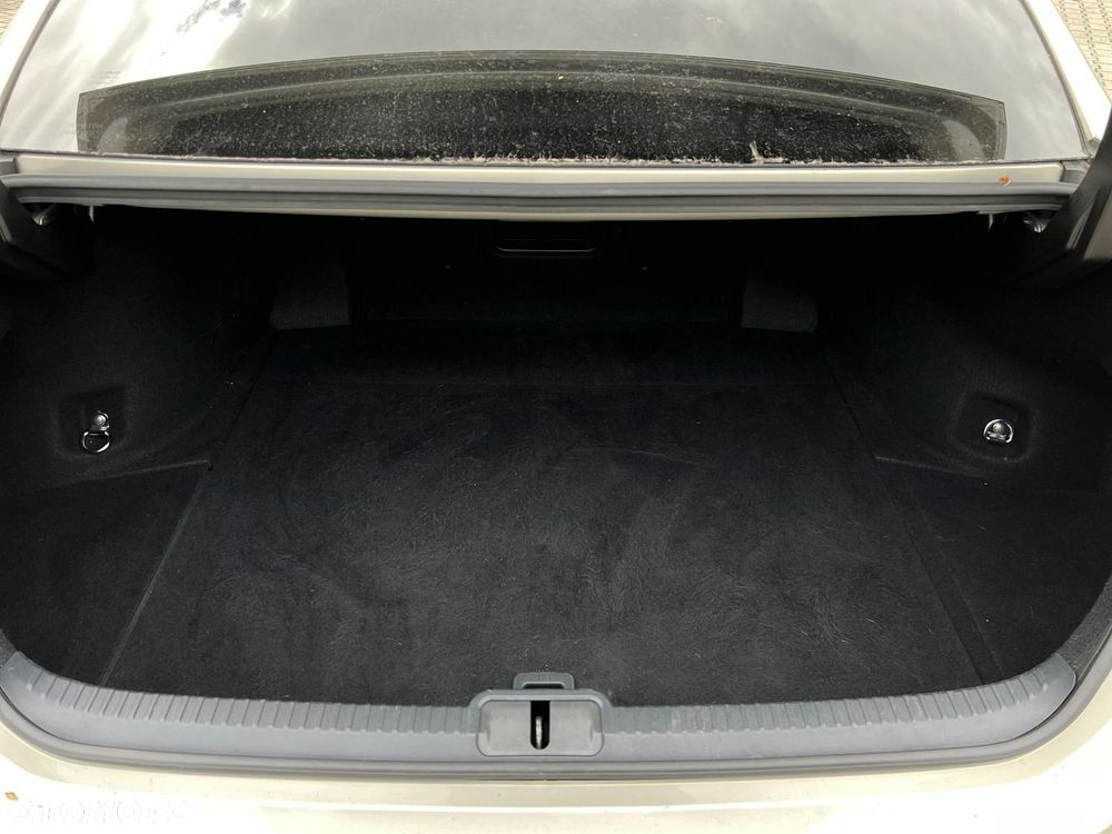 Lexus ES 300h Business Edition - 12