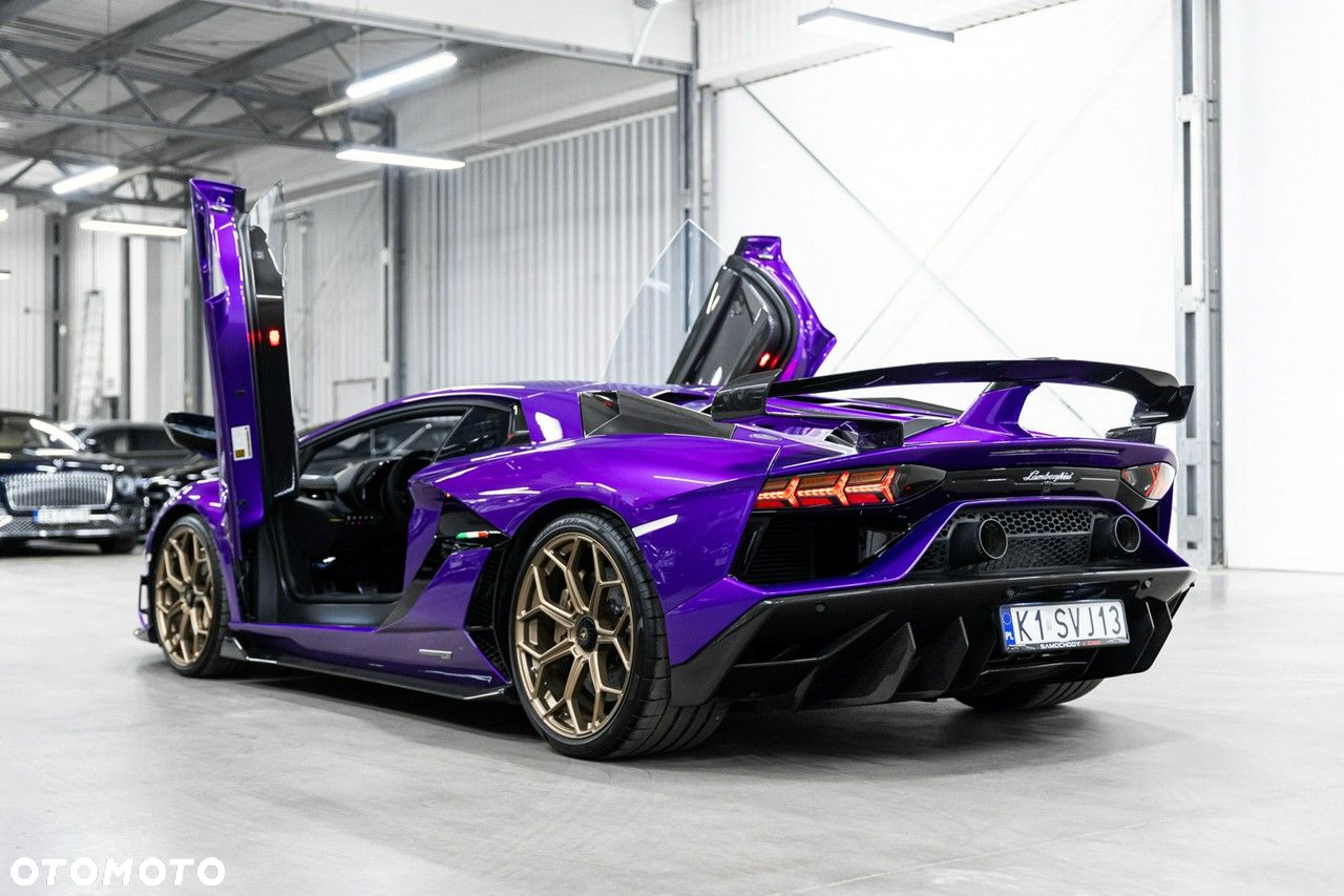 Lamborghini Aventador - 12